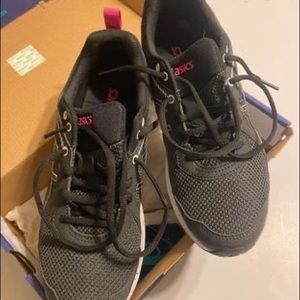 ASICS womenswear athletic shoes size 9